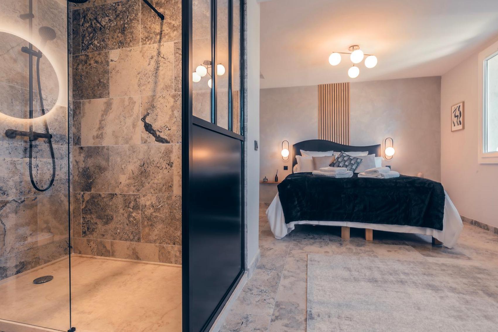 Les Suites De L'Etang Cucuron Bagian luar foto