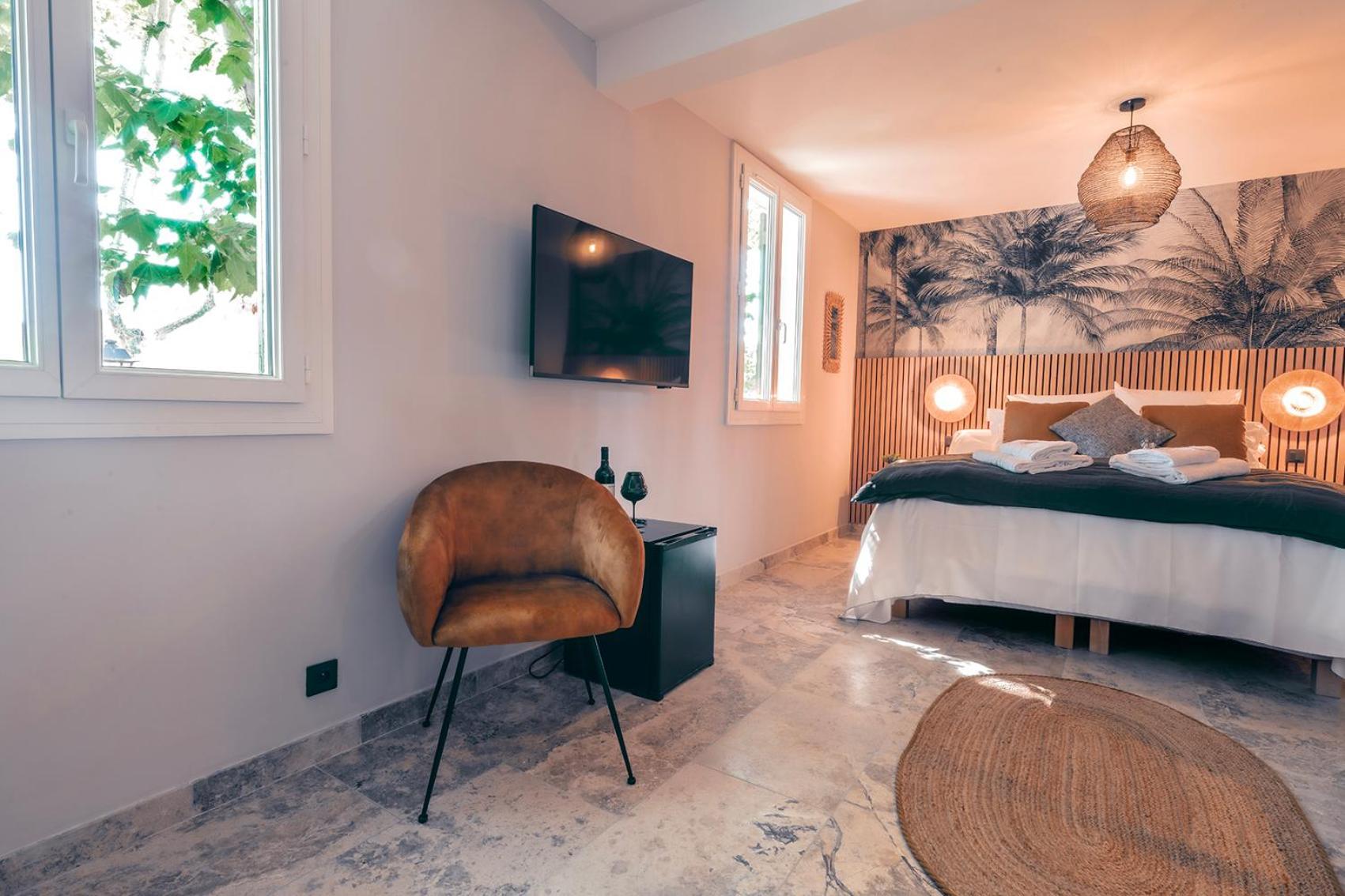 Les Suites De L'Etang Cucuron Bagian luar foto