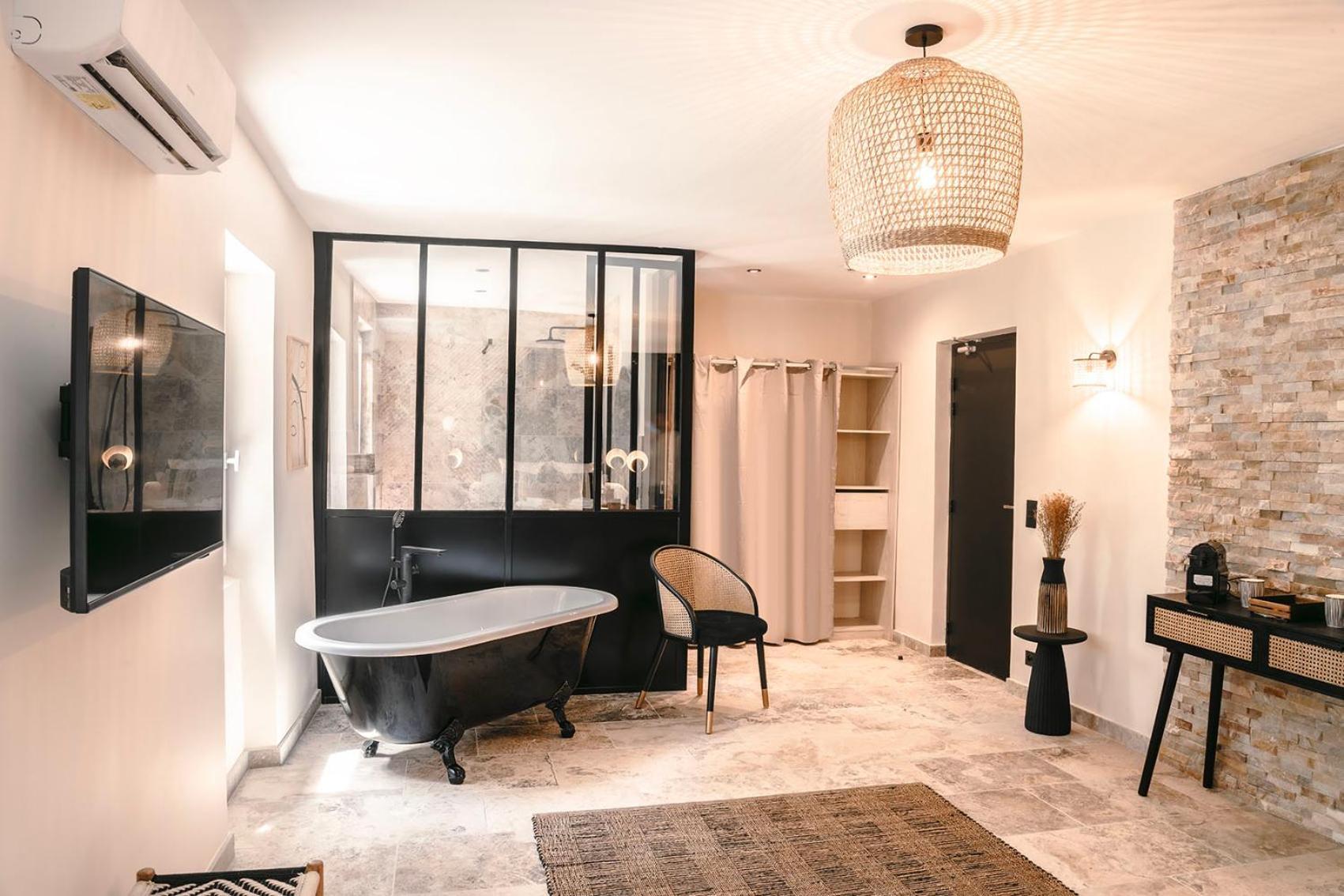 Les Suites De L'Etang Cucuron Bagian luar foto