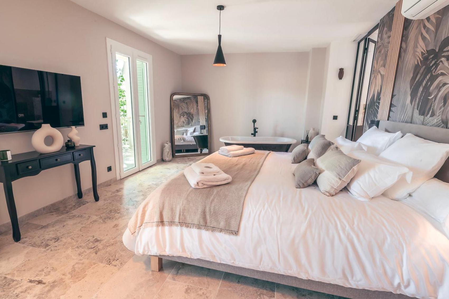 Les Suites De L'Etang Cucuron Bagian luar foto