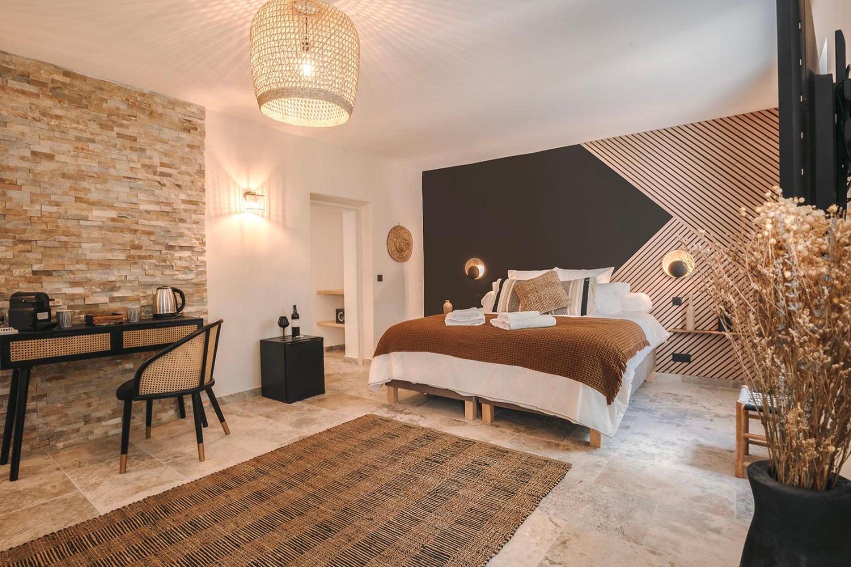 Les Suites De L'Etang Cucuron Bagian luar foto
