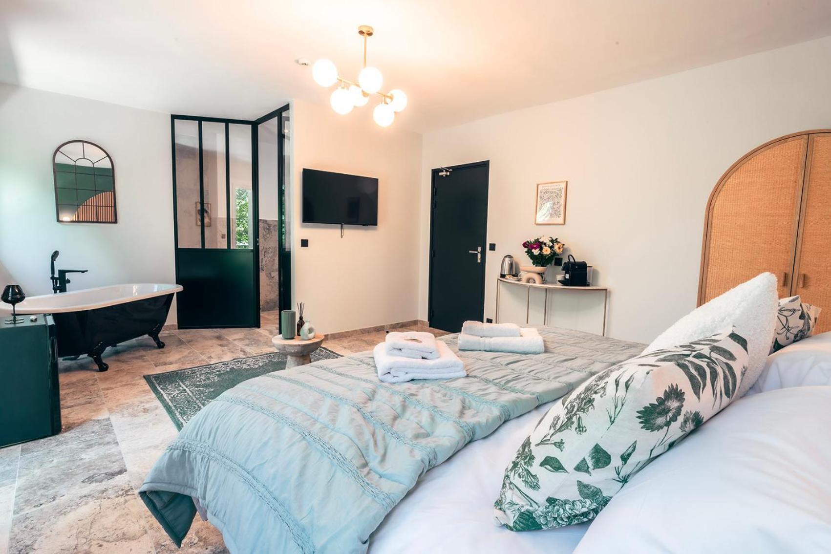 Les Suites De L'Etang Cucuron Bagian luar foto